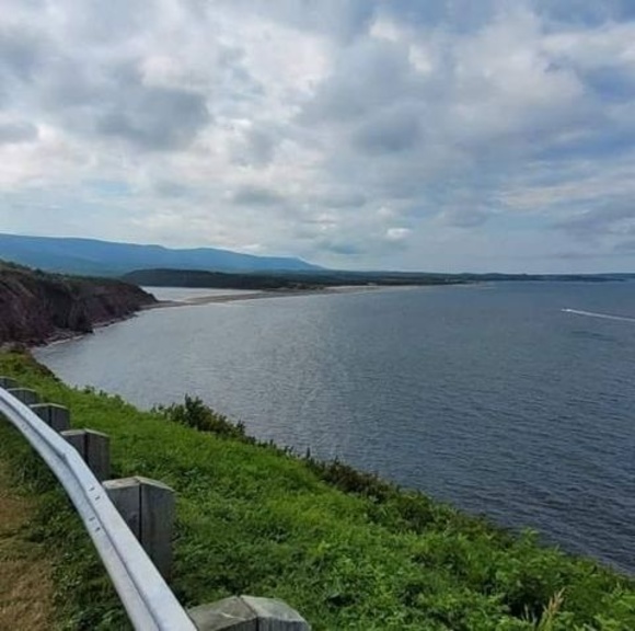 Meet your Posher, Lise - Picture 1 of 1